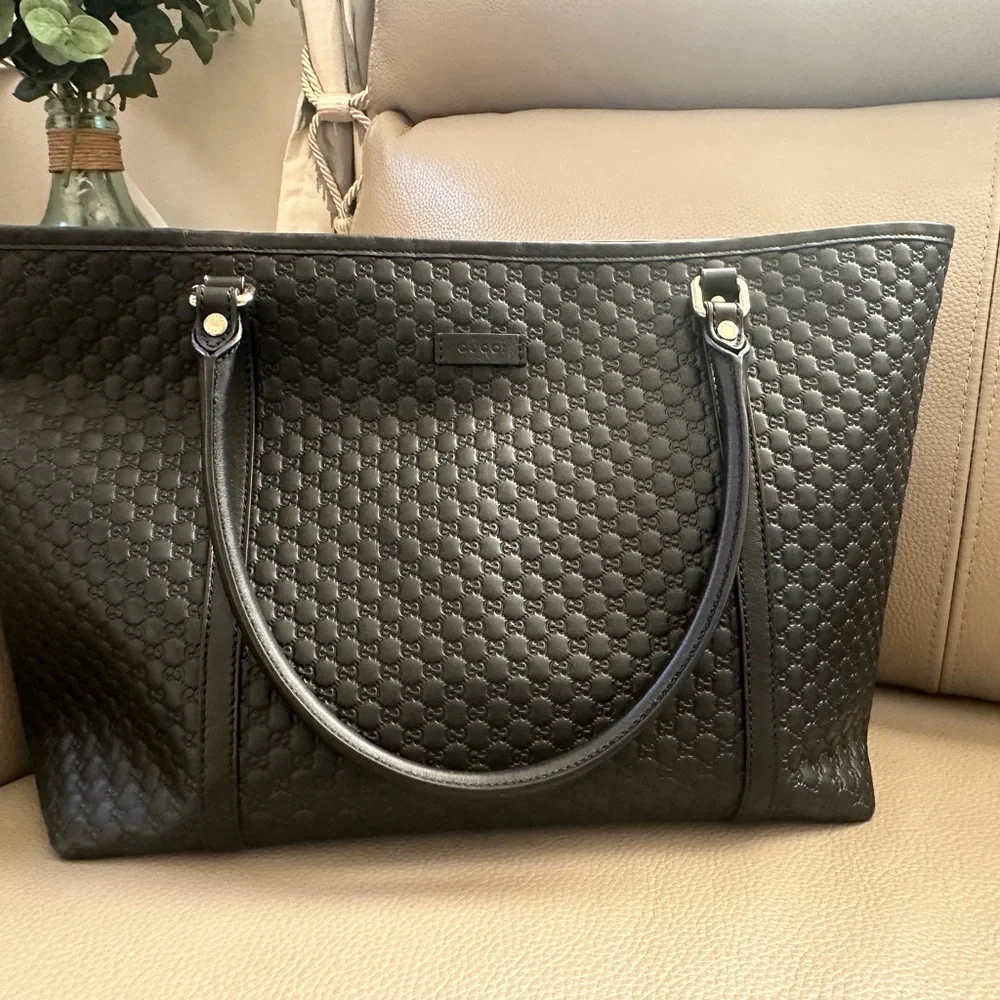 Gucci sleek black